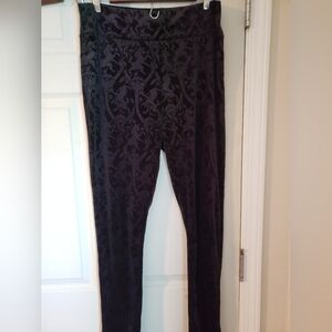 Versilesa leggings from Killstar, XL, very stretchy. Fabric is velvet.